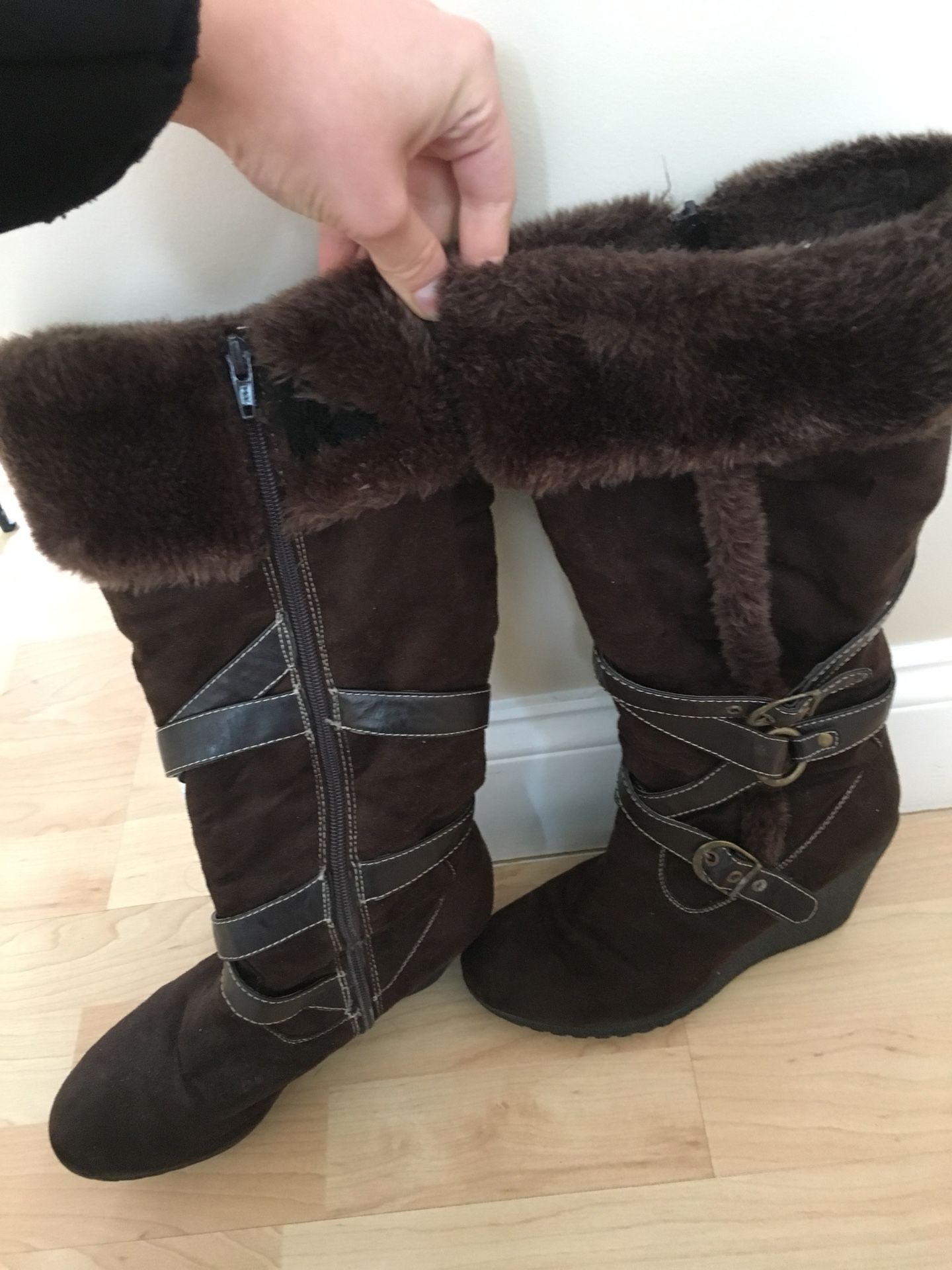 Brown boot, size 8 women’s