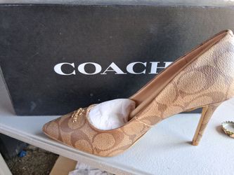 Size 5 Coach Pumps