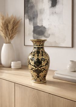 Vintage Chinese Black & Gold Ceramic Vase – Elegant Decorative Accent