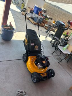 DEWALT 21 in. 150cc Briggs and Stratton 625ex Engine Rear Wheel Drive 2-in-1 Gas Self Propelled Walk Behind Lawn Mower Questions & An