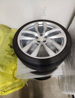 21” Tesla Arachnid wheels