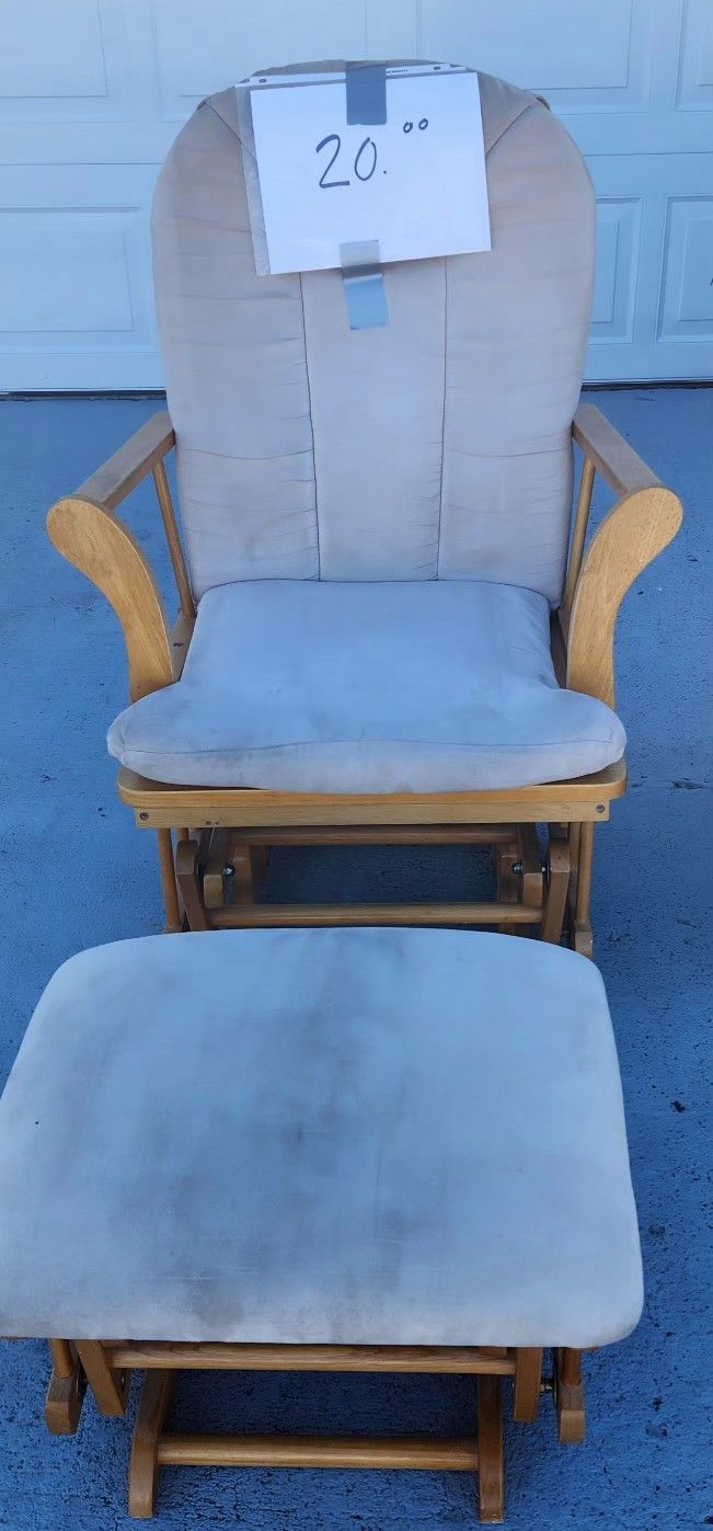 Glider/Rocking Chair With Ottoman