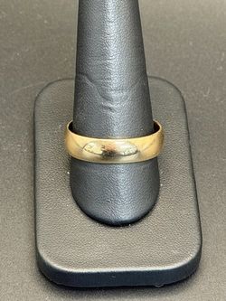 14kt yellow gold man’s wedding band