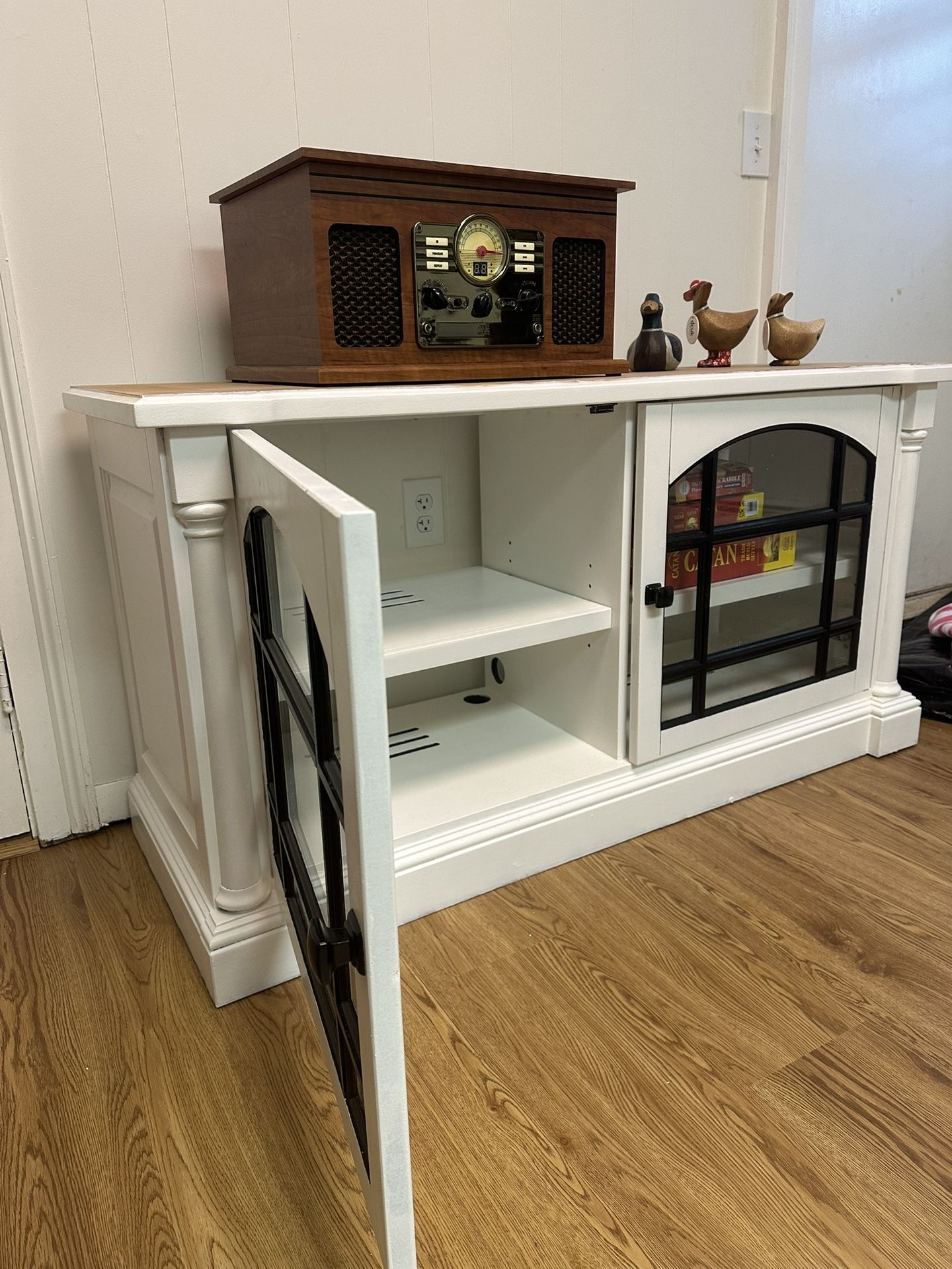 Entertainment center/storage cabinet