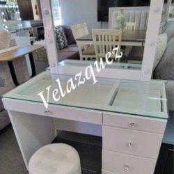✅️White Makeup Vanity Set with Lighted Mirror (Stool not included)✅️✅️