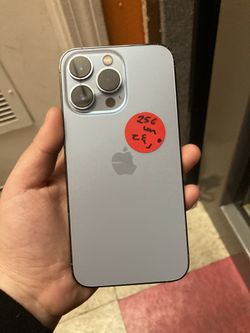 Factory Unlocked Iphone 13 pro 256 gb comes with store warranty 