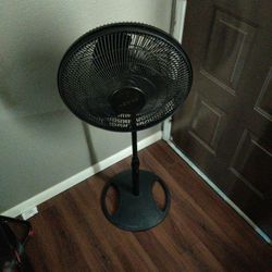 Lasko Pedestal Fan Black