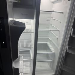 NEW MODEL VERY CLEAN FRIGIDAIRE REFRIGERATOR