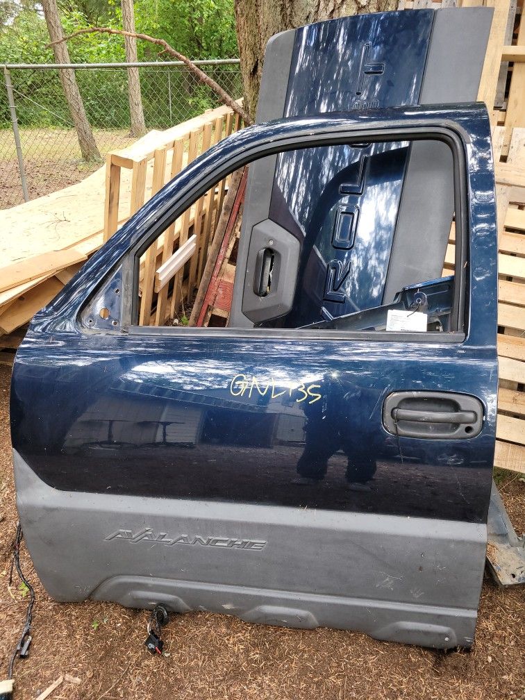 Driver Door for CHEVROLET AVALANCHE 2002-2006