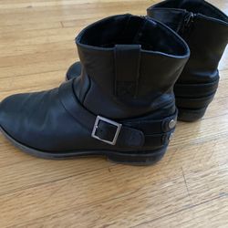 Size 1.5 Girls Boots