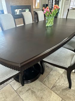 Like New Dining Furniture