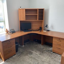 Office suite In Great Condition. Includes All Pieces!!