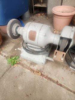 Bench grinder