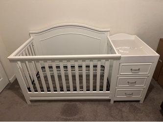 White Crib and Changing Table Combo (No Mattress)