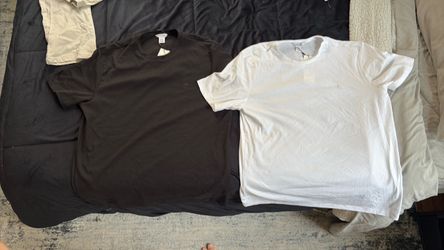 Calvin Klein Men’s T-Shirts New With Tags – Black & White 2-Pack