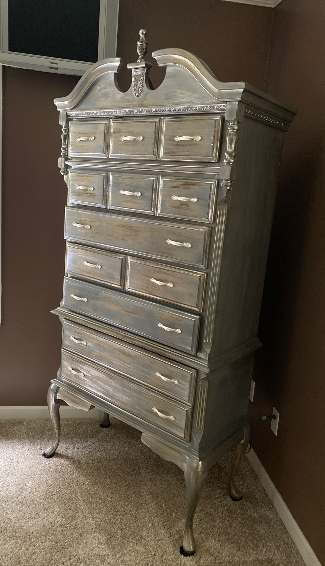 Nice Chest of drawers.