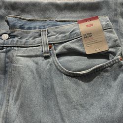 Men’s Levi’s extra baggy pants
