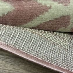 Pick Up From Mount Juliet 37122..New  Beautiful Geometric Floral Ivory/Pink Area Rug, (8' x 10') ..excellent Condition