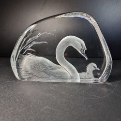 Mats Jonasson Paperweight Swan w Cygnet Baby Fuzzy Chic Lead Crystal 4"x6"
