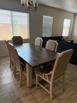 Kitchen table with 6 chairs