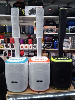 Bass box portable loud karaoke 🎤  Bluetooth speaker by phoenix.  2 free 🎤 🎤  800 watts