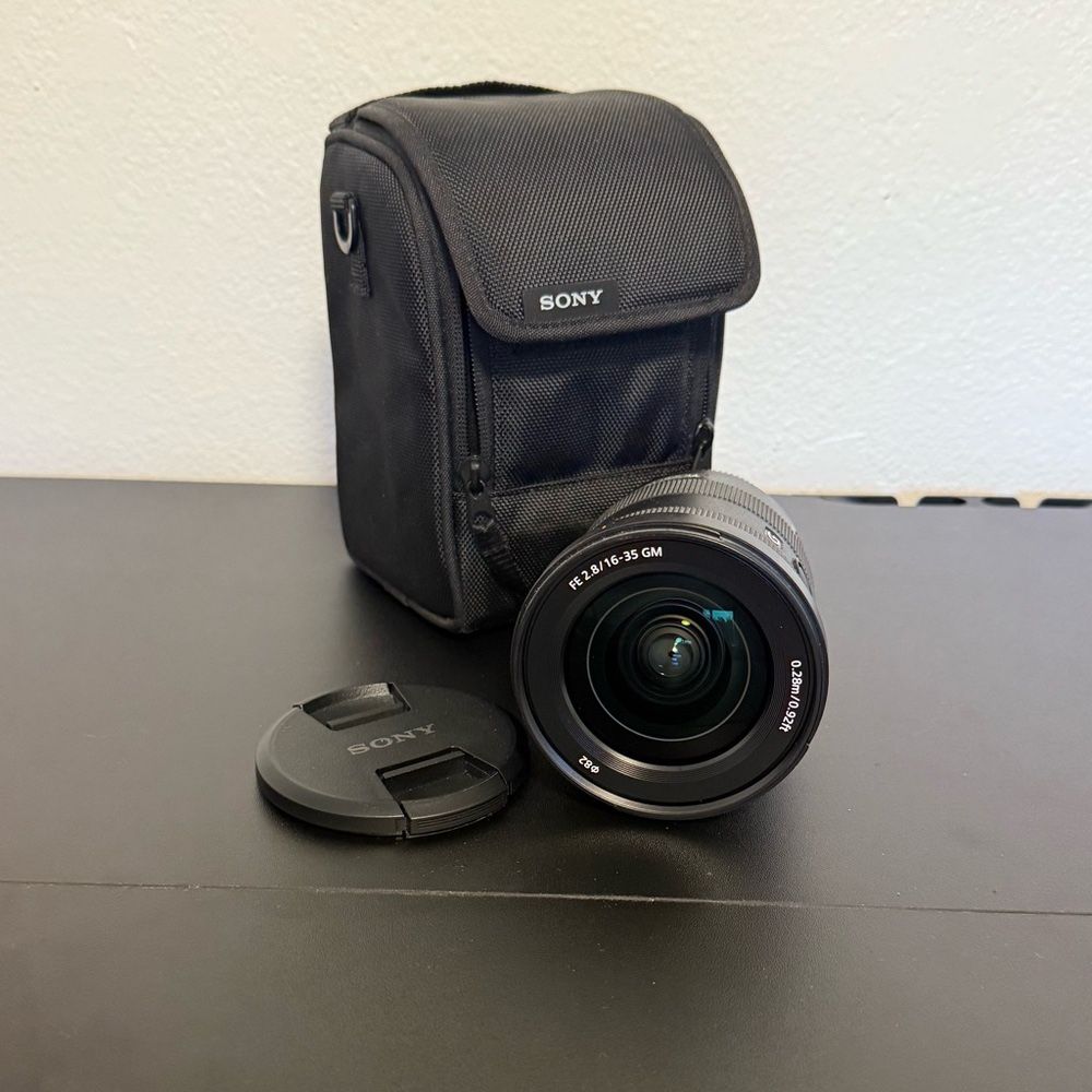 Sony G Master FE 16-35mm f/2.8 GM Wide Angle Zoom Lens for E-mount Cameras Black