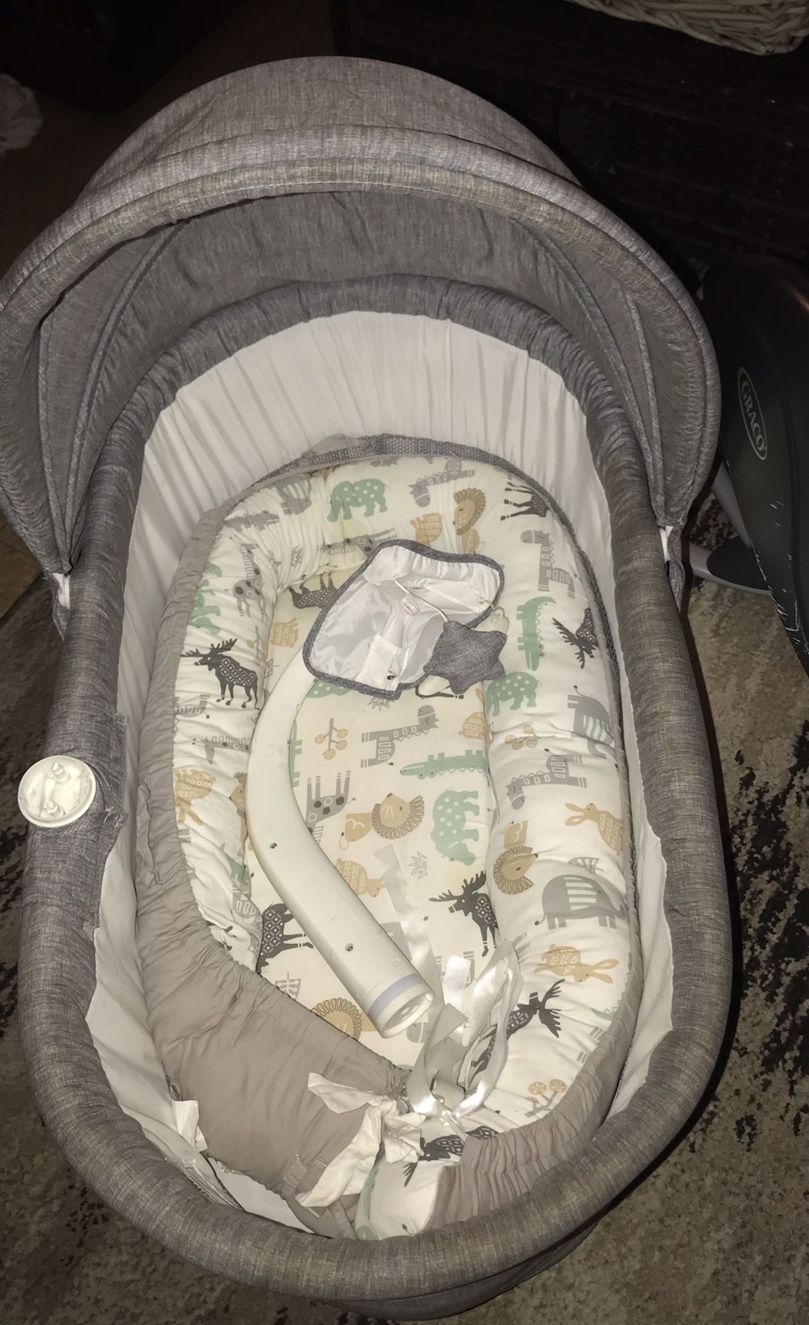 Comfy Sturdy Bassinette With Baby Matt And Battery Operated Mobil 