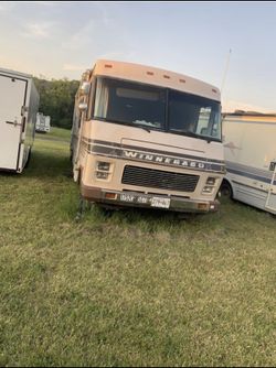 1986 WINNEBAGO (BUS) MUST BE TOWED!!!!AS IS!!