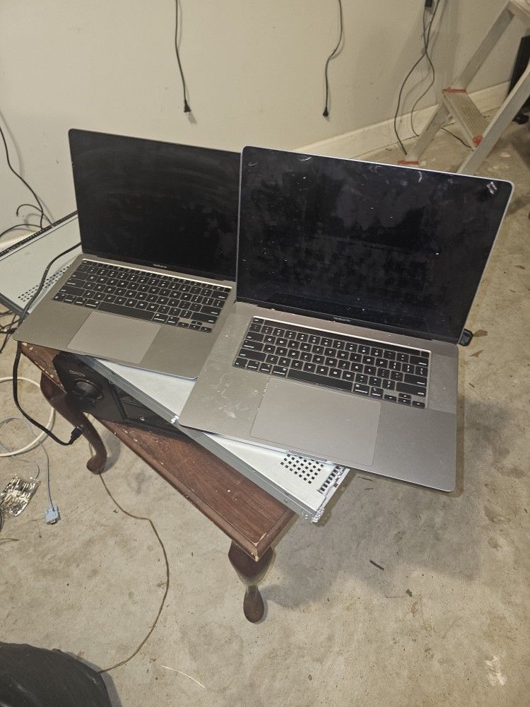 Apple Laptops