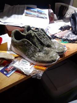 Women Nike Green Running Shoes Size 8.5