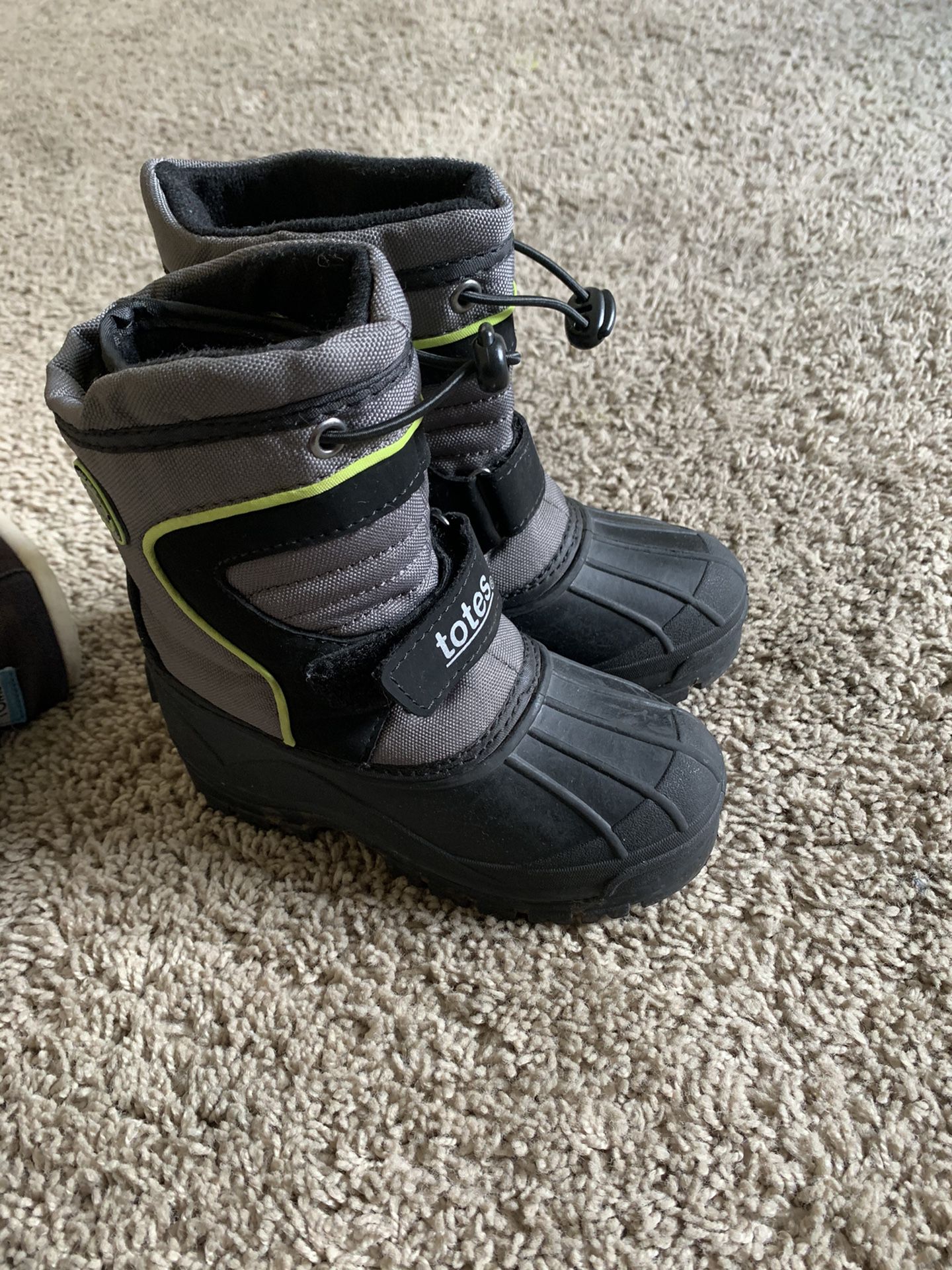 Kids snow boots size 10