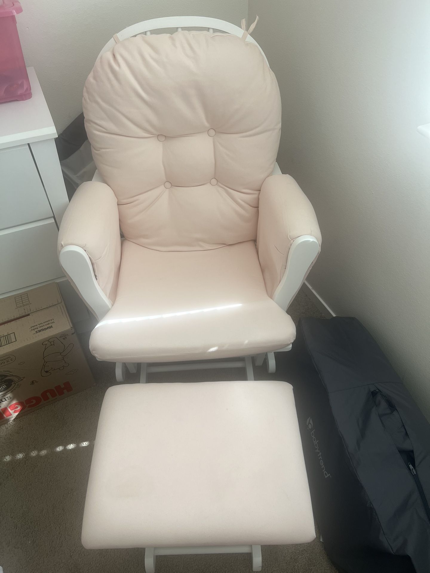Nursery gliding Chair