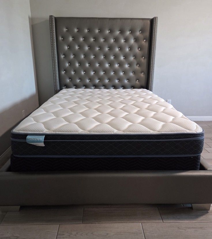 Beautiful Queen Bed. Used, in great condition. 

Queen Bed Frame With Mattress and Box Spring 

$395
