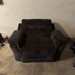 Recliner (free delivery) 