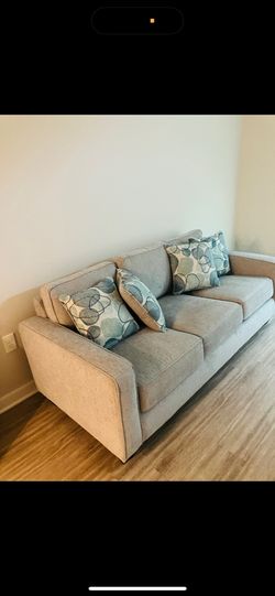 ROOMS TO GO couch