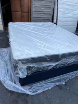 Queen size mattress boxpring