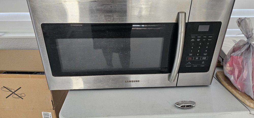 Samsung Microwave With Under Cabinet Mount Brackett 