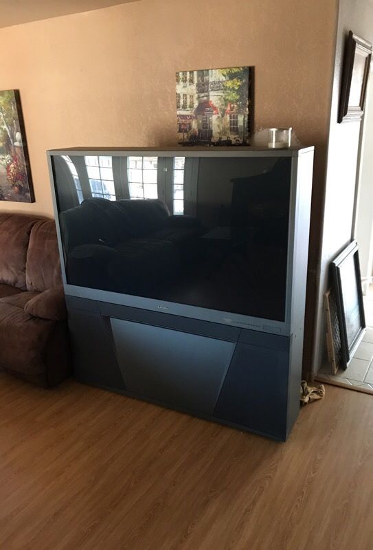 Mitsubishi Medallion HD 1080 Big screen TV