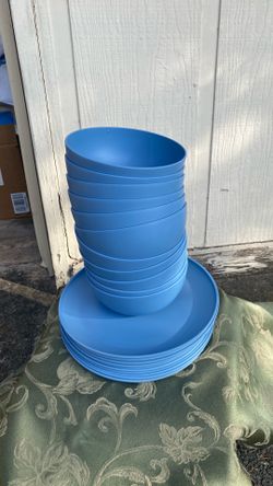 Room Essentials plastic plates & bowls