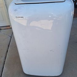   $70---A 12 000 BTU  Toshiba Portable Room Air Conditioner Like New