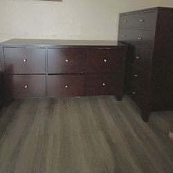 Set Of 2 Matching Dressers 