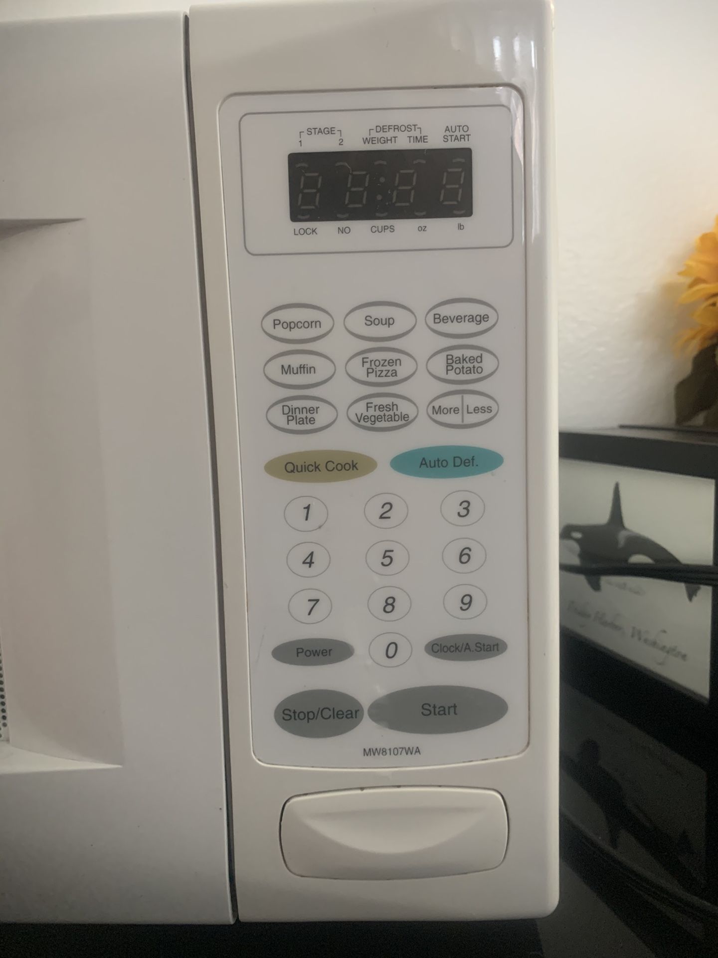 Emerson Microwave Oven 1.1 Cu ft. 1000 watt for Sale in San Diego, CA
