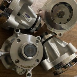 Ford engine water pump new 40$ take all 4 for 120$ pick up in Ontario 