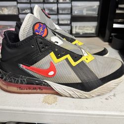 Nike LeBron Tune Squad Space Jam size 8