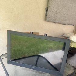32” Tv With Wall Mount