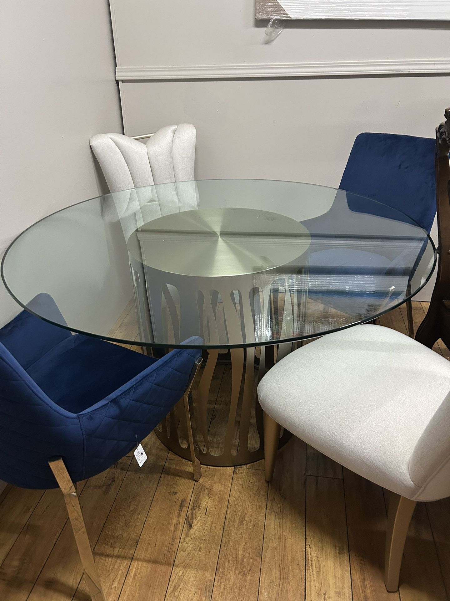 New Glass Table With Chairs, No Credit Required 