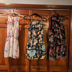 10 Each Womens Size Medium Rompers Like new