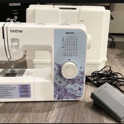 Brother Sewing Machine XM2701 w/ Hard Case