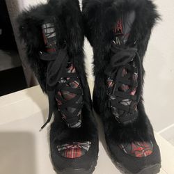 Coach Size 6.5 Ladies Snow Boots - Like New 
