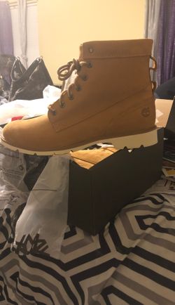Wheat color timberland, size 10,